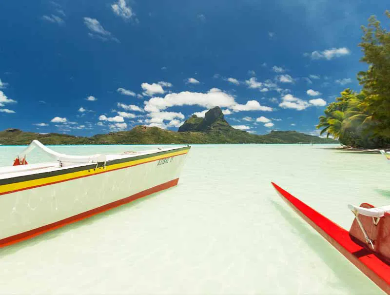Paysage de l’île de Bora Bora vu depuis le lagon