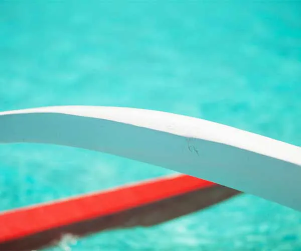 Vue depuis une pirogue Keishi Tours sur les eaux turquoise du lagon de Bora Bora