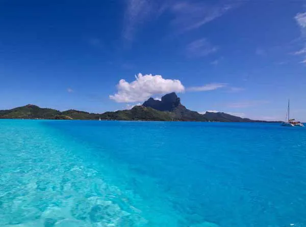 Mont Otemanu dominant le lagon pendant une excursion Keishi Tours à Bora Bora