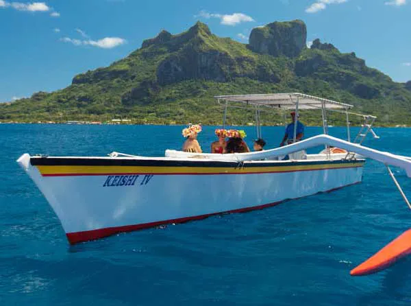 Mont Otemanu vu depuis le lagon turquoise de Bora Bora